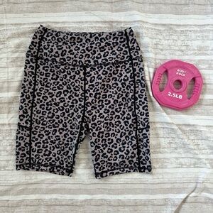 💪🏻 Lou Keith Taupe/Black Cheetah Small Shorts
